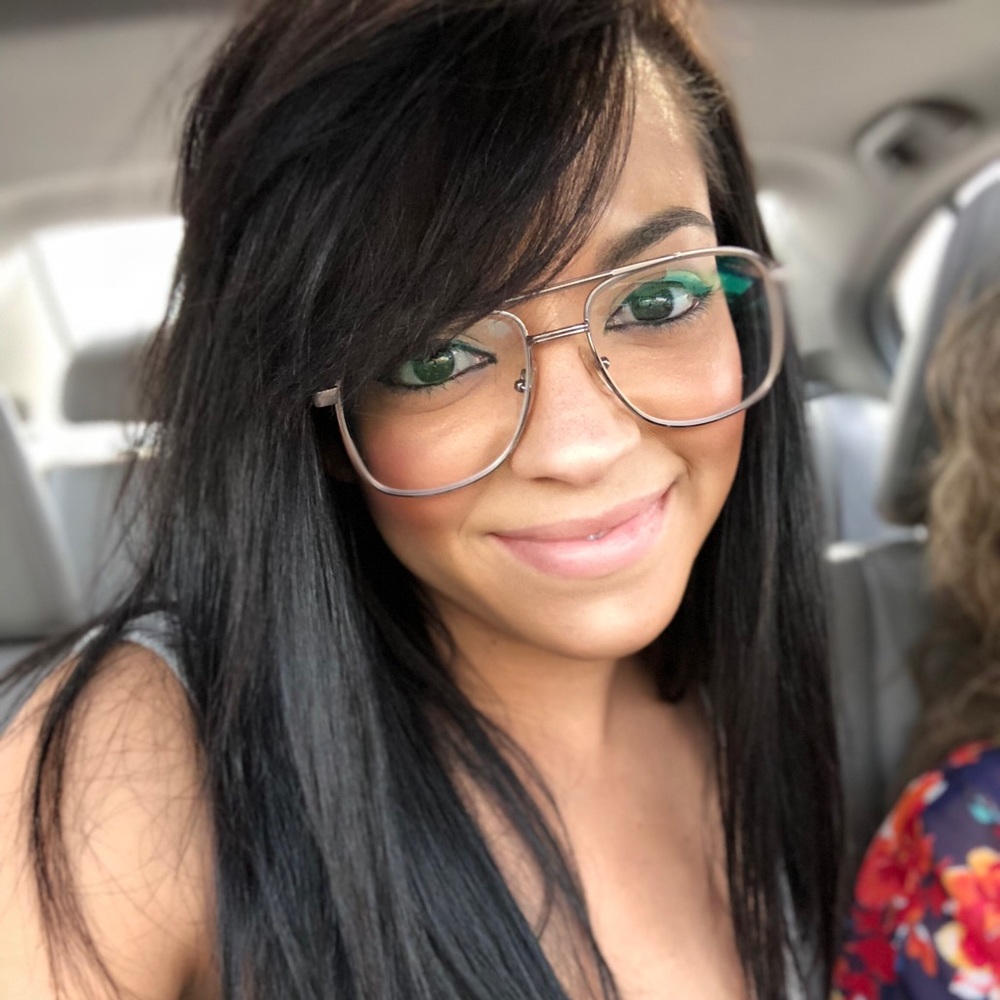 Meet your Posher, Cortney